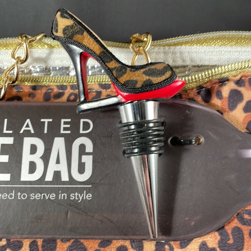 Wild eye designs insulated wine bag and shoe wine stopper in leopard - Picture 2 of 5
